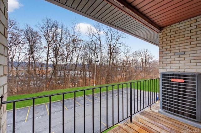 26 Cooper Road 715, Poughkeepsie, NY 12603