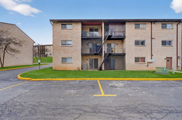 26 Cooper Road 715, Poughkeepsie, NY 12603