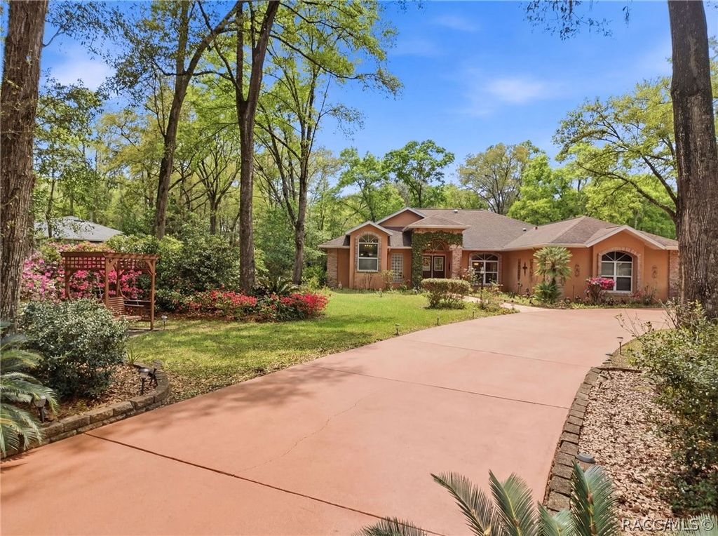 19295 SW 90th Lane Road, Dunnellon, FL 34432