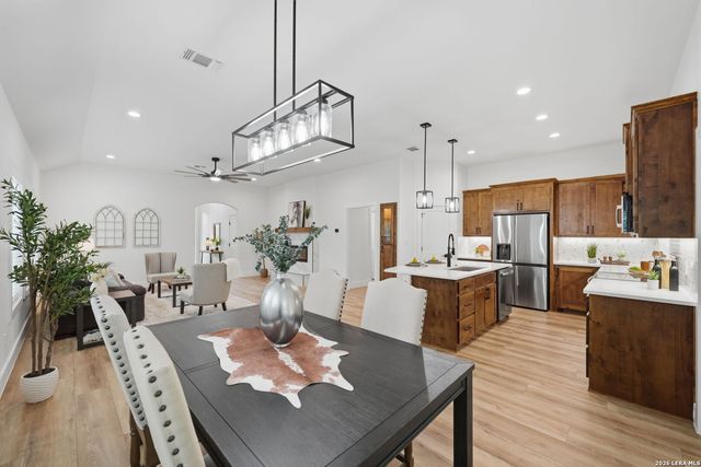 346 ASSINIBOIA DR, Canyon Lake, TX 78133