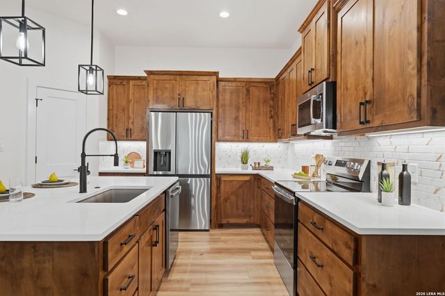 346 ASSINIBOIA DR, Canyon Lake, TX 78133