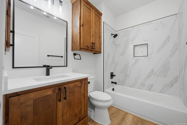 346 ASSINIBOIA DR, Canyon Lake, TX 78133