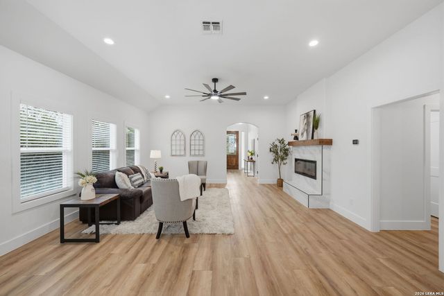 346 ASSINIBOIA DR, Canyon Lake, TX 78133