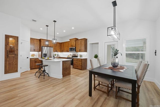 346 ASSINIBOIA DR, Canyon Lake, TX 78133
