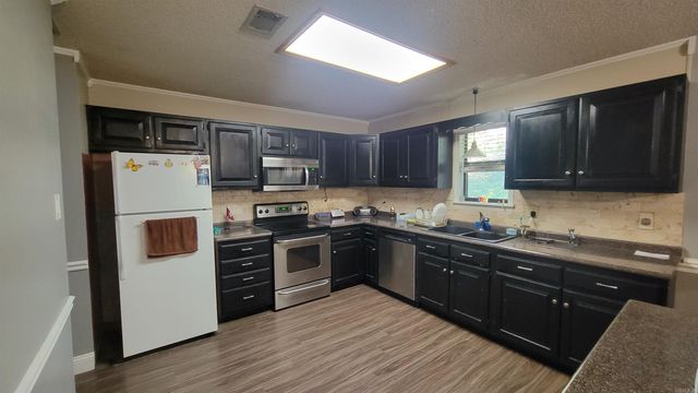 1914 Cherrywood, Jonesboro, AR 72404