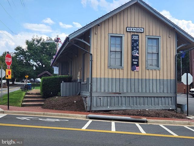 500 FAIRFAX LN, Herndon, VA 20170