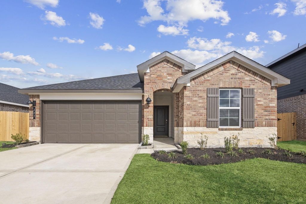 401 Emma Street, Angleton, TX 77515