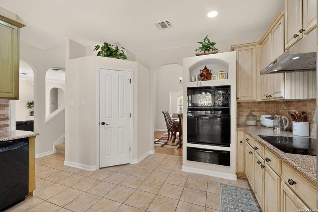 9634 JASON BND, Helotes, TX 78023