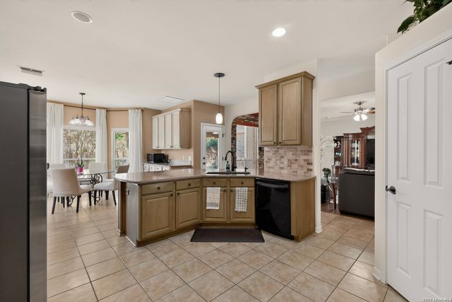 9634 JASON BND, Helotes, TX 78023