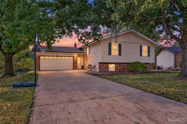 42 Bridgeport Drive, St Charles, MO 63304