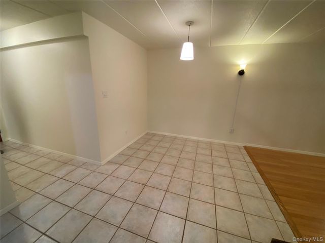 68-05 242nd Street 31A, Little Neck, NY 11362