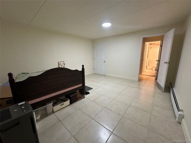 68-05 242nd Street 31A, Little Neck, NY 11362