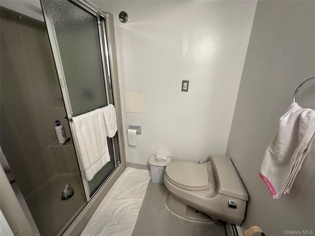 68-05 242nd Street 31A, Little Neck, NY 11362