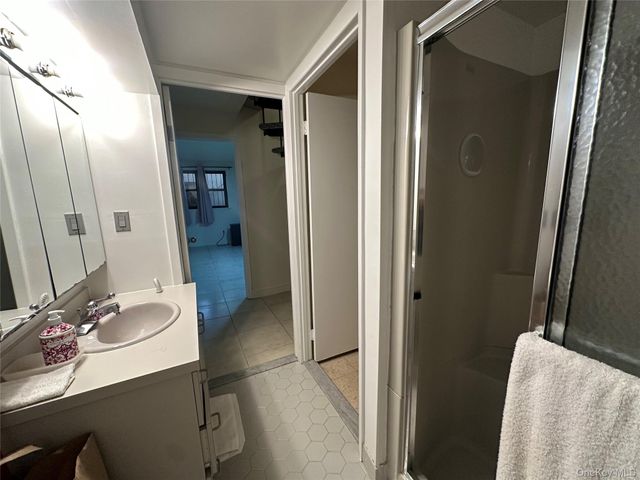 68-05 242nd Street 31A, Little Neck, NY 11362