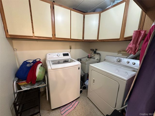 68-05 242nd Street 31A, Little Neck, NY 11362