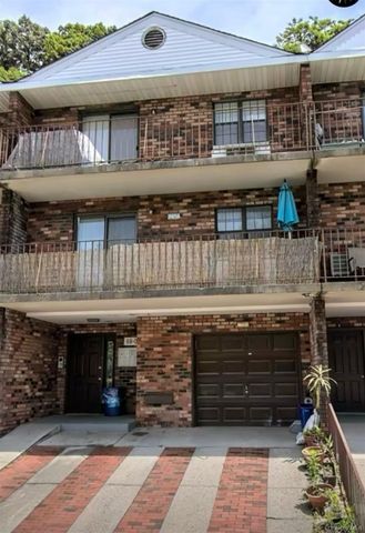 68-05 242nd Street 31A, Little Neck, NY 11362