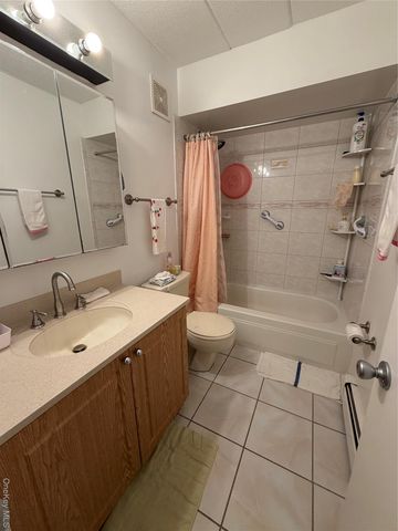 68-05 242nd Street 31A, Little Neck, NY 11362