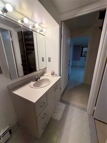 68-05 242nd Street 31A, Little Neck, NY 11362