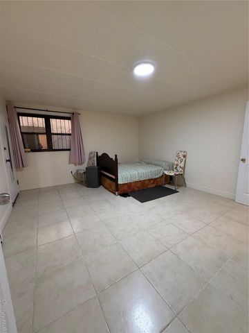 68-05 242nd Street 31A, Little Neck, NY 11362