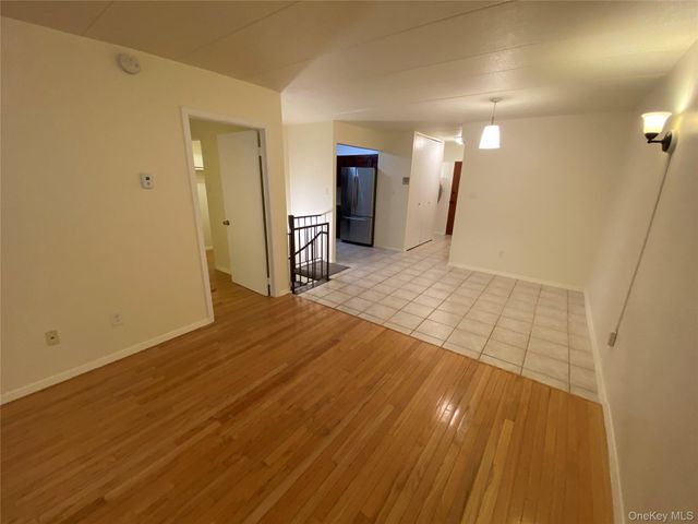 68-05 242nd Street 31A, Little Neck, NY 11362