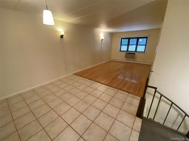 68-05 242nd Street 31A, Little Neck, NY 11362