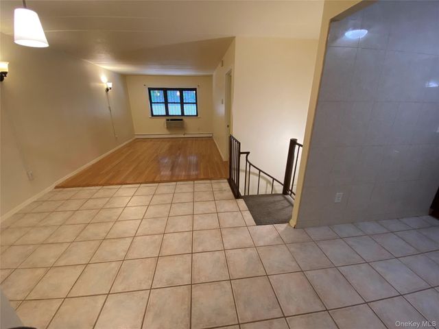 68-05 242nd Street 31A, Little Neck, NY 11362