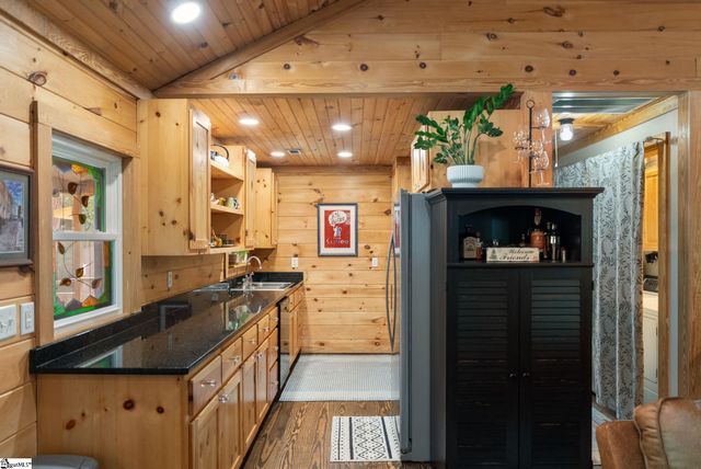16 Pipe Line Lane, Cleveland, SC 29635