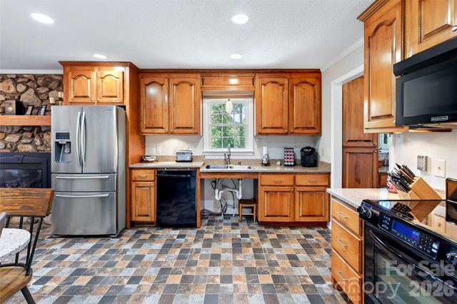 146 Cobblestone Drive, Marion, NC 28752
