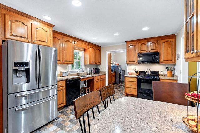 146 Cobblestone Drive, Marion, NC 28752
