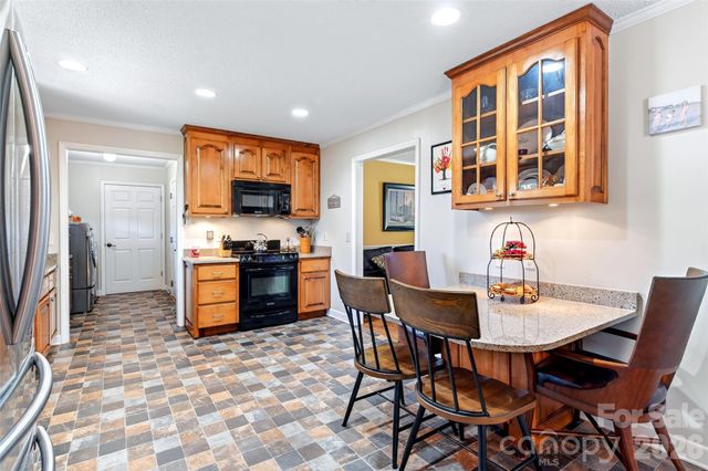 146 Cobblestone Drive, Marion, NC 28752