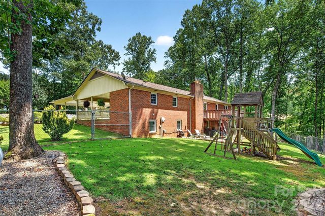 146 Cobblestone Drive, Marion, NC 28752