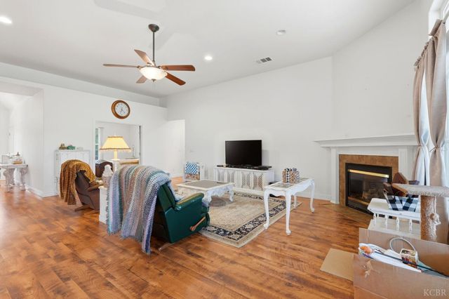 20118 Grangeville Boulevard, Lemoore, CA 93245