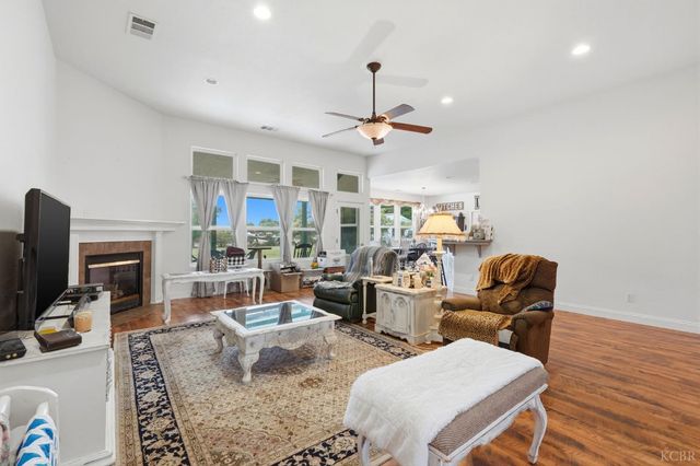 20118 Grangeville Boulevard, Lemoore, CA 93245