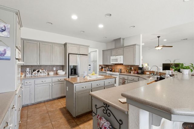 20118 Grangeville Boulevard, Lemoore, CA 93245