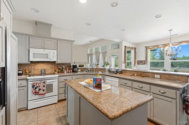 20118 Grangeville Boulevard, Lemoore, CA 93245