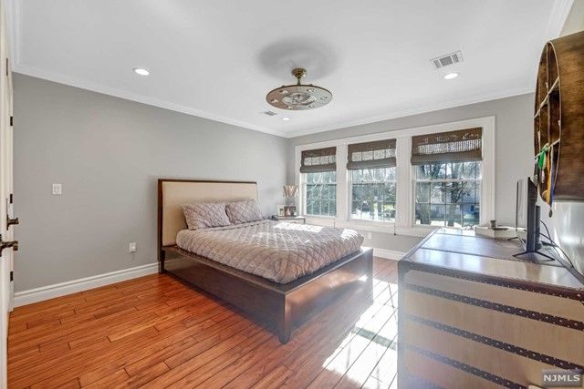 334 Meadowbrook Road, Wyckoff, NJ 07481