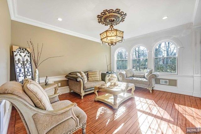 334 Meadowbrook Road, Wyckoff, NJ 07481