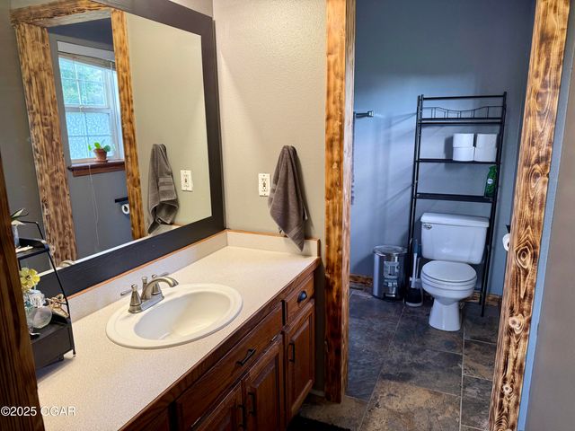 9815 County Lane 190, Carthage, MO 64836