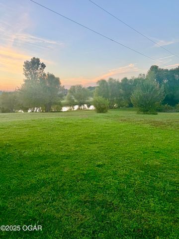 9815 County Lane 190, Carthage, MO 64836