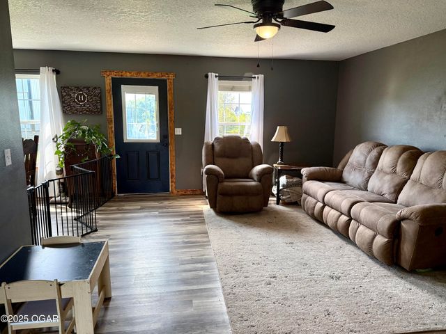 9815 County Lane 190, Carthage, MO 64836