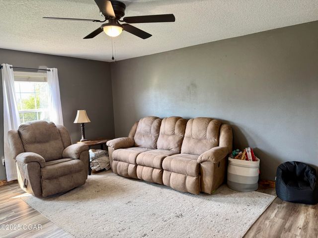 9815 County Lane 190, Carthage, MO 64836