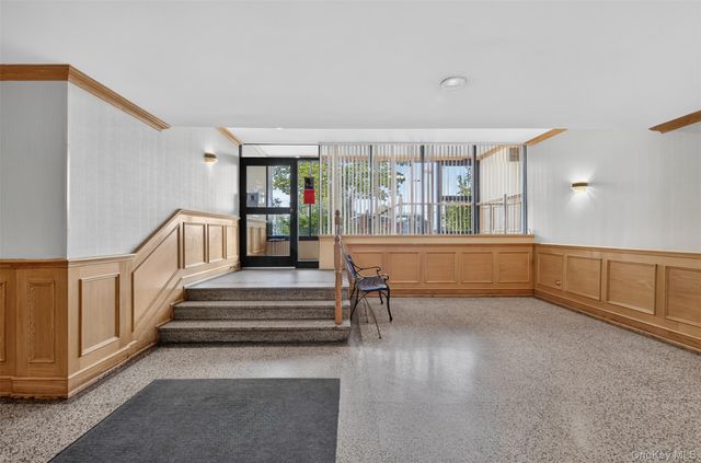 14460 Gravett Rd Apt 1D, Flushing, NY 11367
