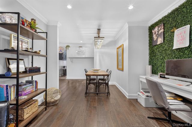 14460 Gravett Rd Apt 1D, Flushing, NY 11367