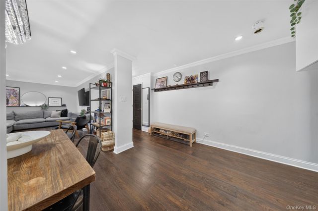 14460 Gravett Rd Apt 1D, Flushing, NY 11367