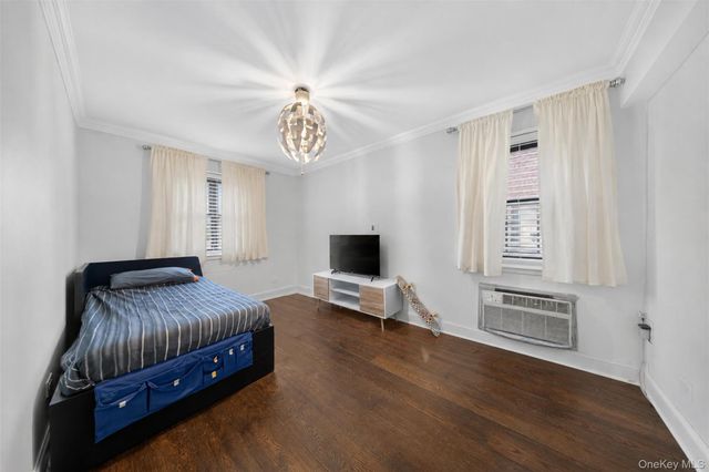 14460 Gravett Rd Apt 1D, Flushing, NY 11367