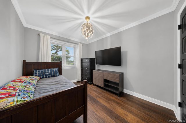 14460 Gravett Rd Apt 1D, Flushing, NY 11367
