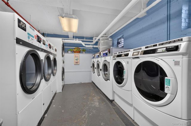14460 Gravett Rd Apt 1D, Flushing, NY 11367