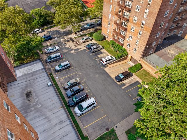 14460 Gravett Rd Apt 1D, Flushing, NY 11367