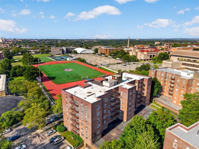 14460 Gravett Rd Apt 1D, Flushing, NY 11367