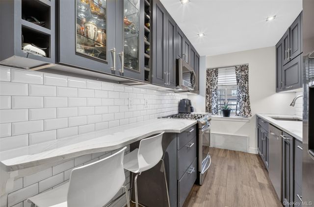 14460 Gravett Rd Apt 1D, Flushing, NY 11367